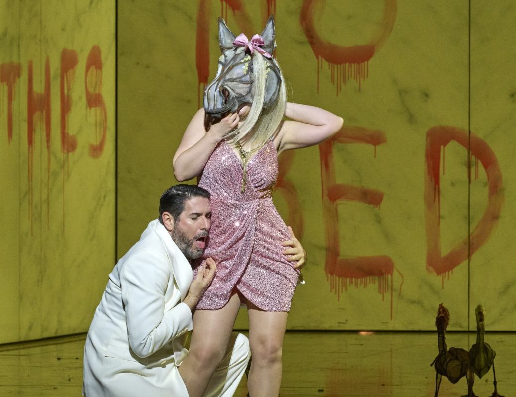 Clemens Unterreiner (Mr. Pilkington) und Holly Flack (Mollie) &copy; Wiener Staatsoper | Michael P&ouml;hn