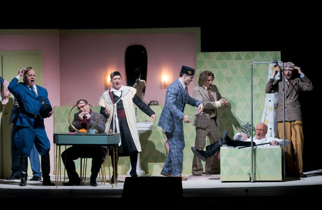 <i>Die lustige Witwe</i> &copy; Werner Kmetitsch | Volksoper Wien