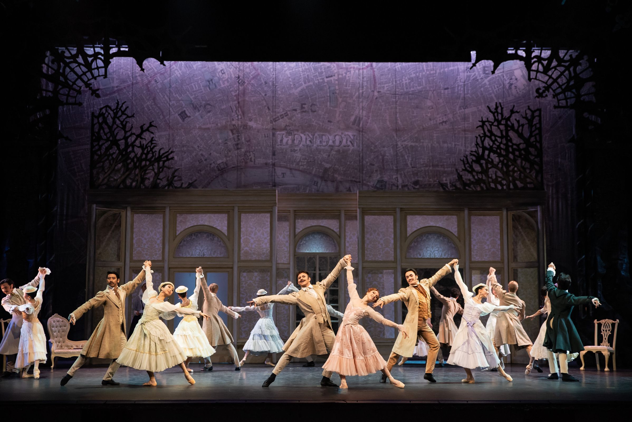 Finnish National Ballet in Krzysztof Pastor's <i>Dracula</i> &copy; Roosa Oksaharju