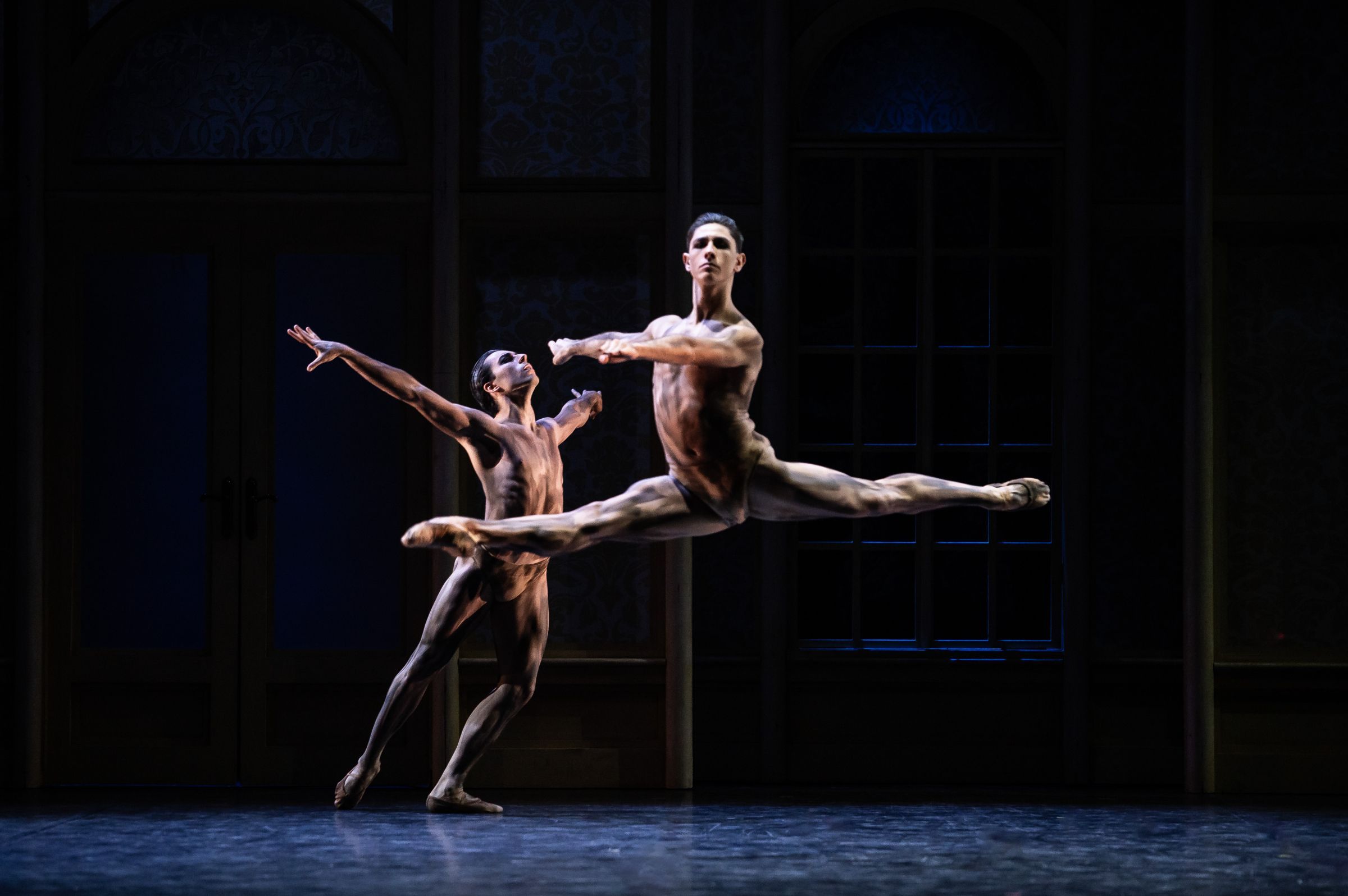Giulio Diligente and Jaime Almaraz in Krzysztof Pastor's <i>Dracula</i> &copy; Roosa Oksaharju