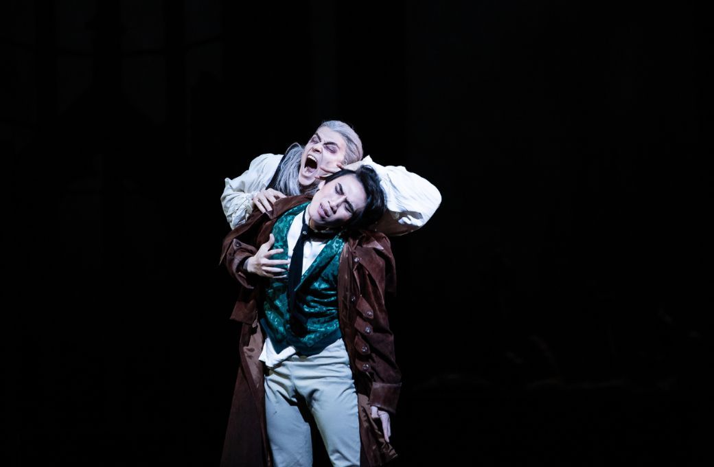 Sergei Popov and Jun Xia in Krzysztof Pastor's <i>Dracula</i> &copy; Roosa Oksaharju