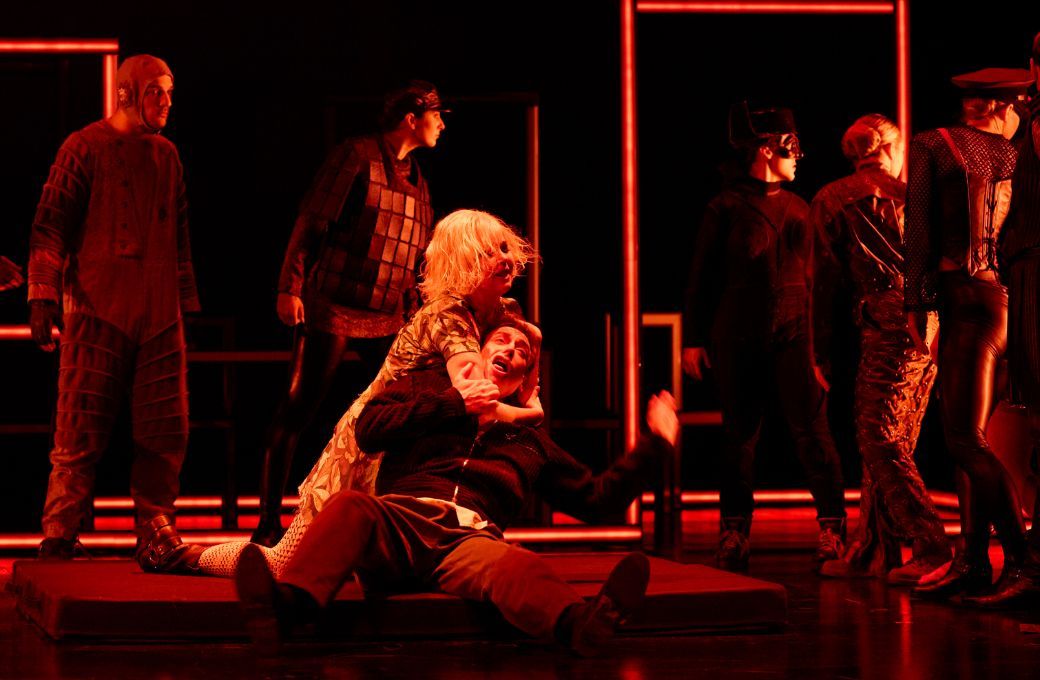 Mojca Erdmann (Klara) und Paul Curievici (Karl Ro&szlig;mann) &copy; Herwig Prammer