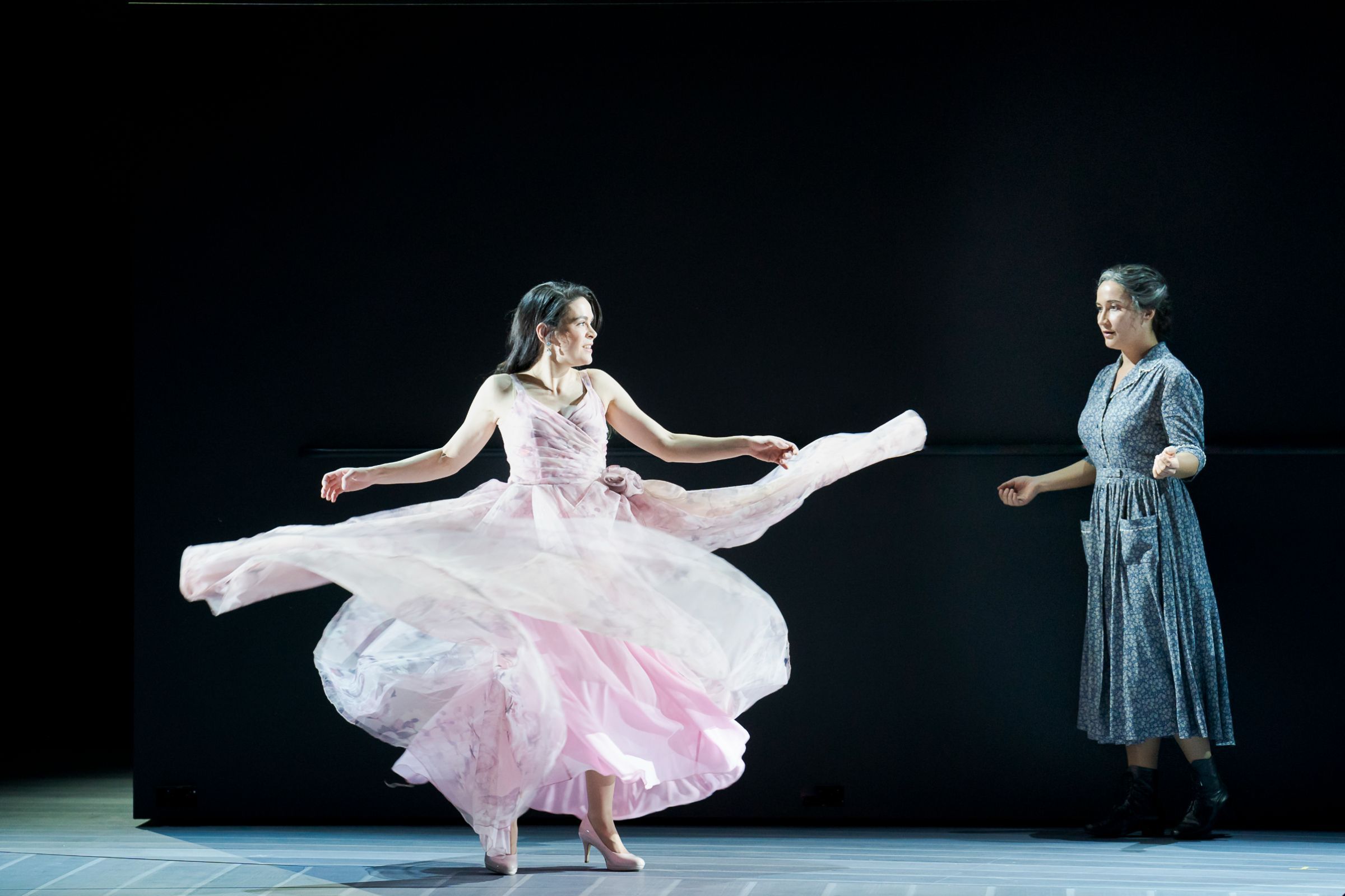 Sieglinde Feldhofer (Minka) und Mareike Jankowski (Majda) &copy; Werner Kmetitsch