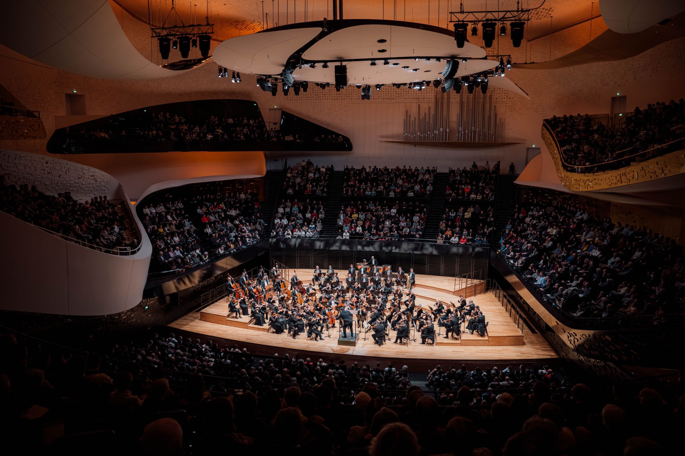 Le Gewandhausorchester et Andris Nelsons à la Philharmonie &copy; Stev Wackerhagen