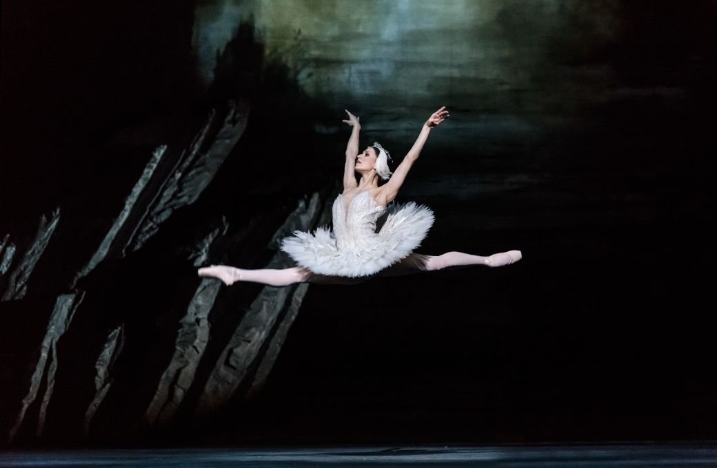 Marianela Nuñez as Odette in Liam Scarlett's <i>Swan Lake</i> © Bill Cooper