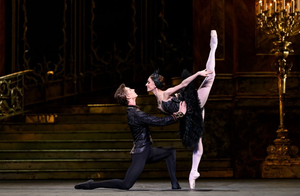 Marianela Nu&ntilde;ez as Odile and Vadim Muntagirov as Siegfried in Liam Scarlett's <i>Swan Lake</i> &copy; Bill Cooper