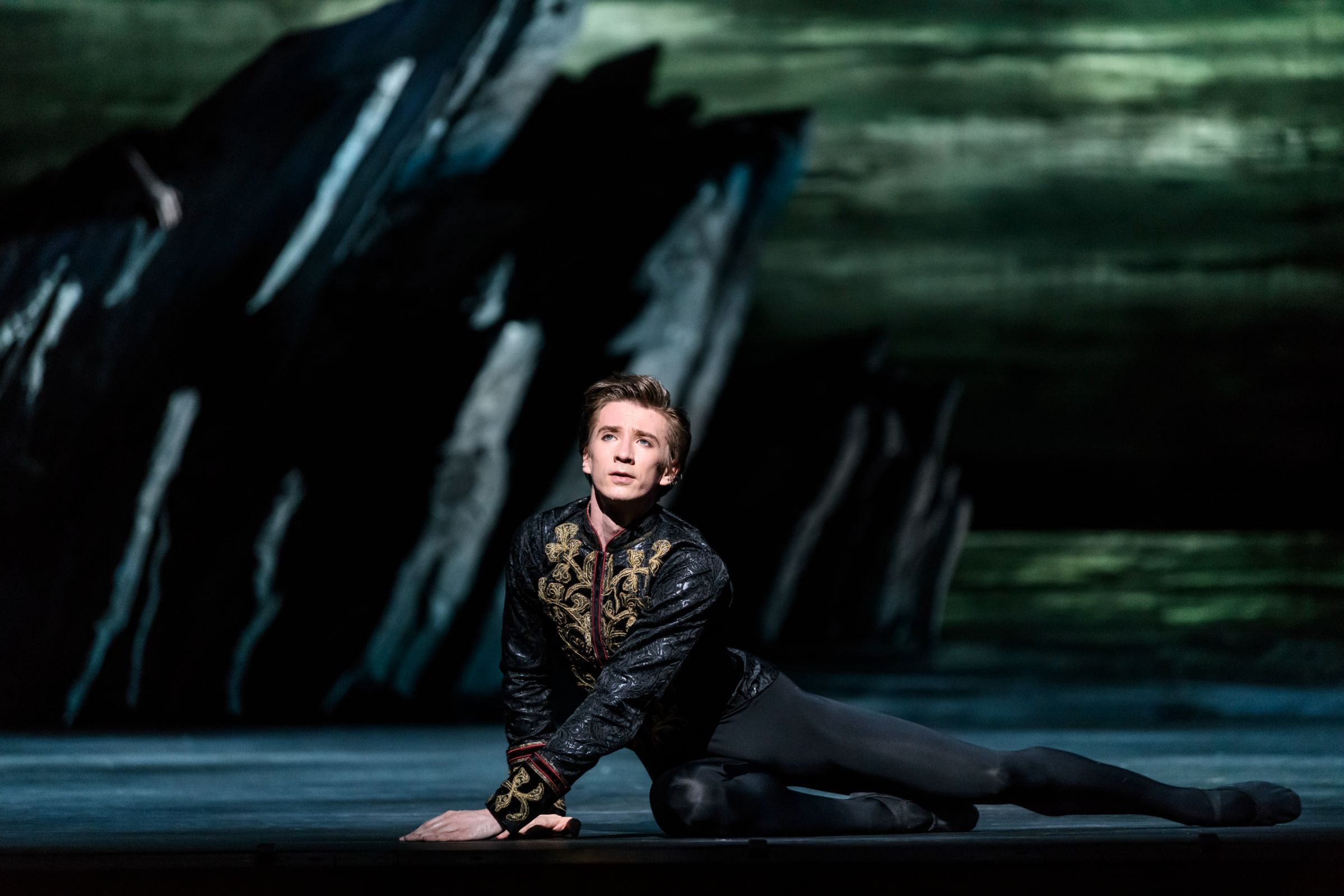Vadim Muntagirov as Siegfried in Liam Scarlett's <i>Swan Lake</i> &copy; Bill Cooper