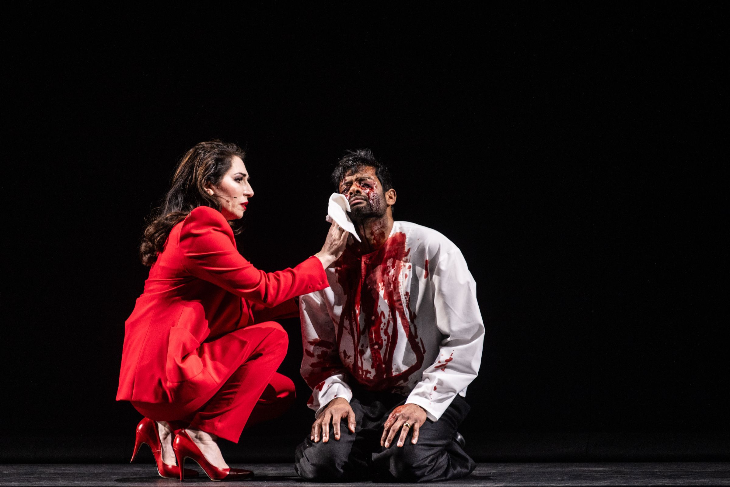 Nazmiye Oral and Sean Panikkar (Oedipus) &copy; Bart Grietens