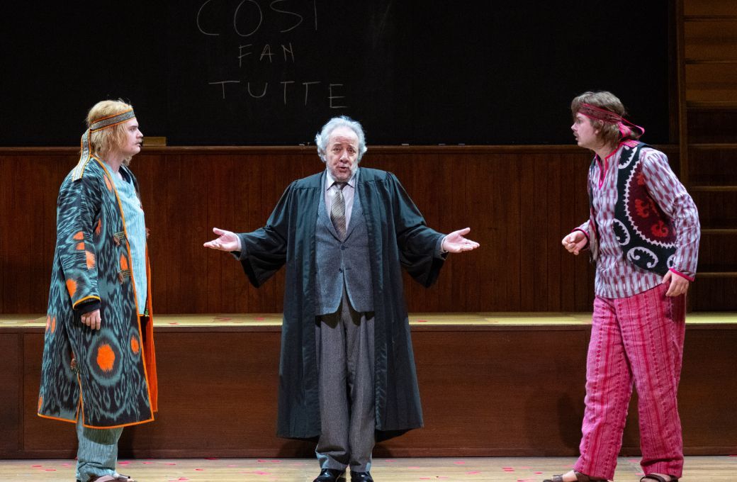 Egor Zhuravskii (Ferrando), Jos&eacute; Fardilha (Don Alfonso) and James Atkinson (Guglielmo) &copy; Elliott Franks