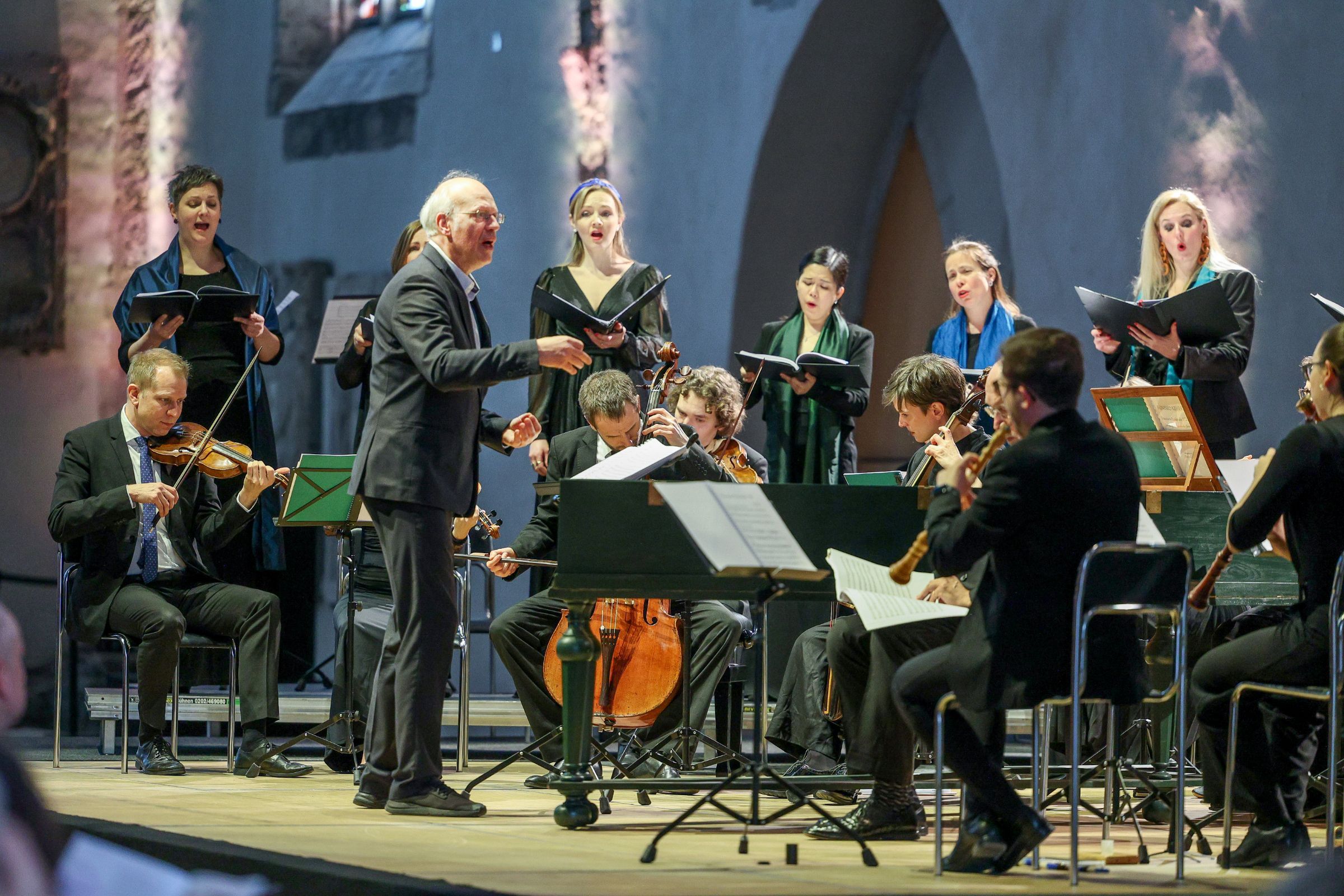 Florian Heyerick dirigiert Vox Luminis © Viktoria Kühne
