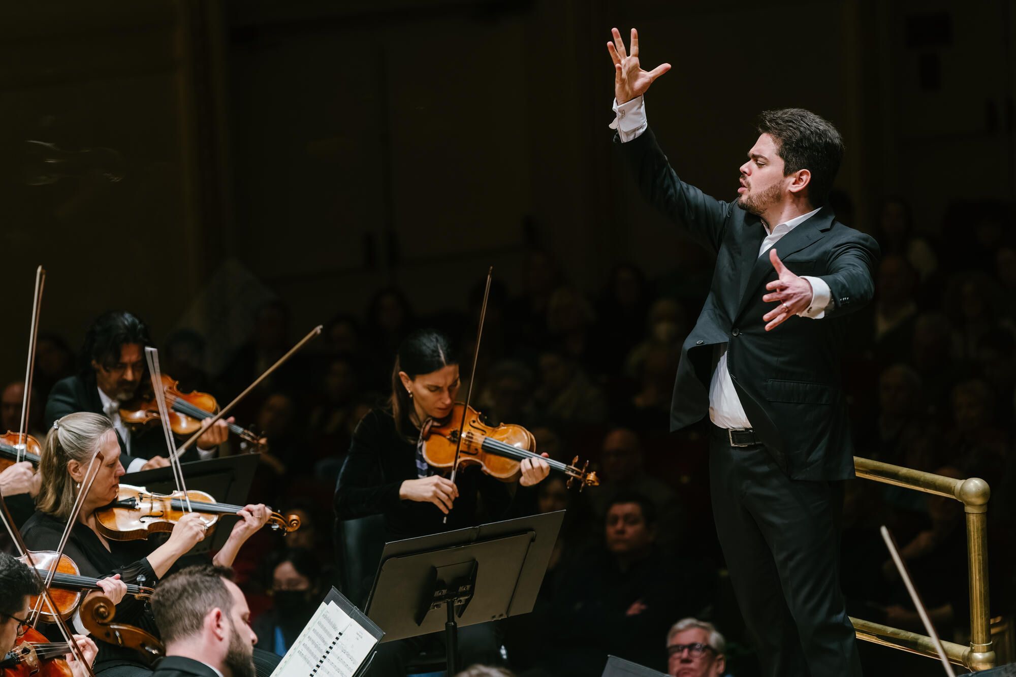 Lahav Shani conducts the Rotterdam Philharmonic © Fadi Kheir