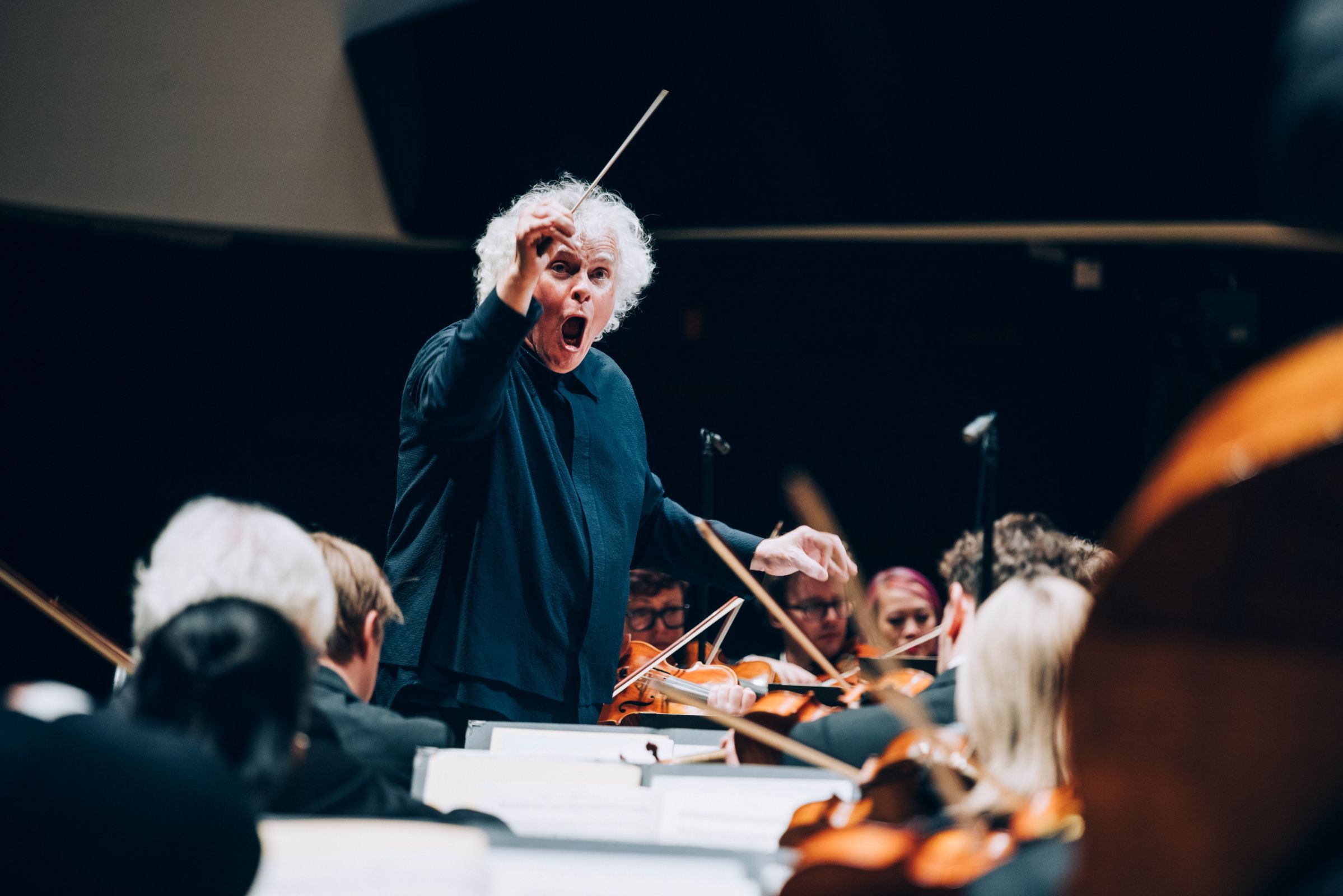Simon Rattle dirige le London Symphony Orchestra à la Philharmonie &copy; Antoine Benoit-Godet/Cheeese