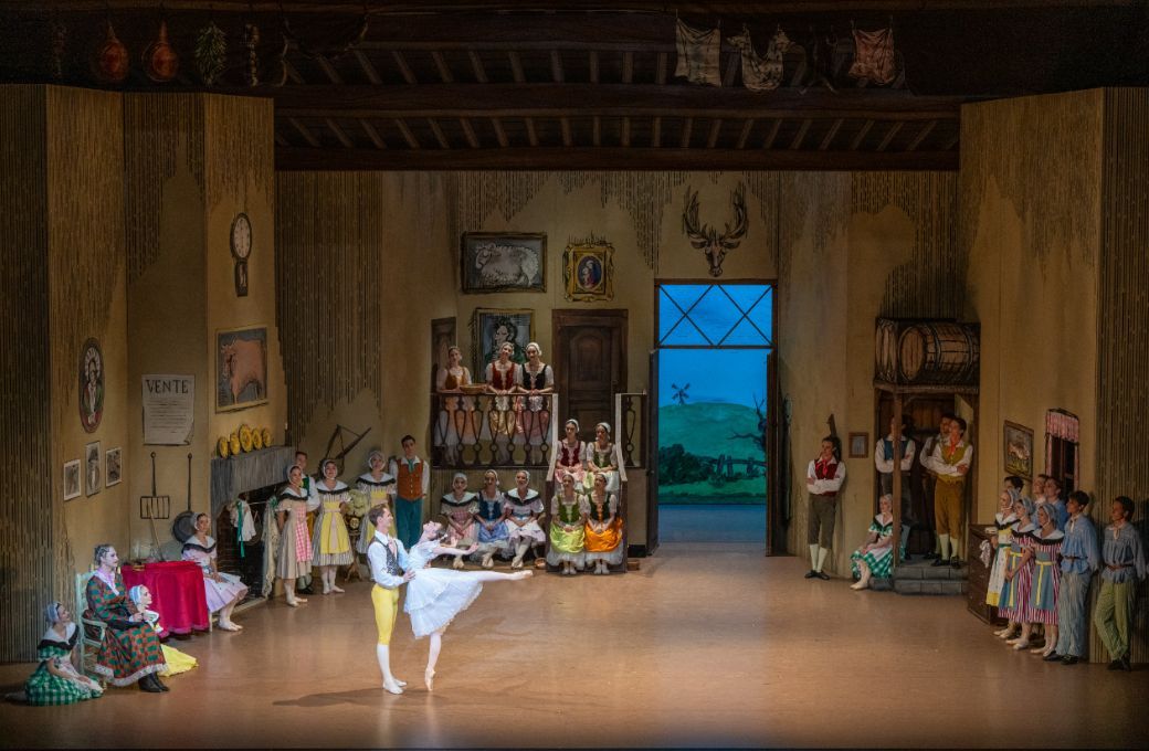 Alina Nanu as Lise and Patrik Holeček as Colas with Czech National Ballet in <i>La Fille mal gardée</i> &copy; Khalid Al-Busaidi