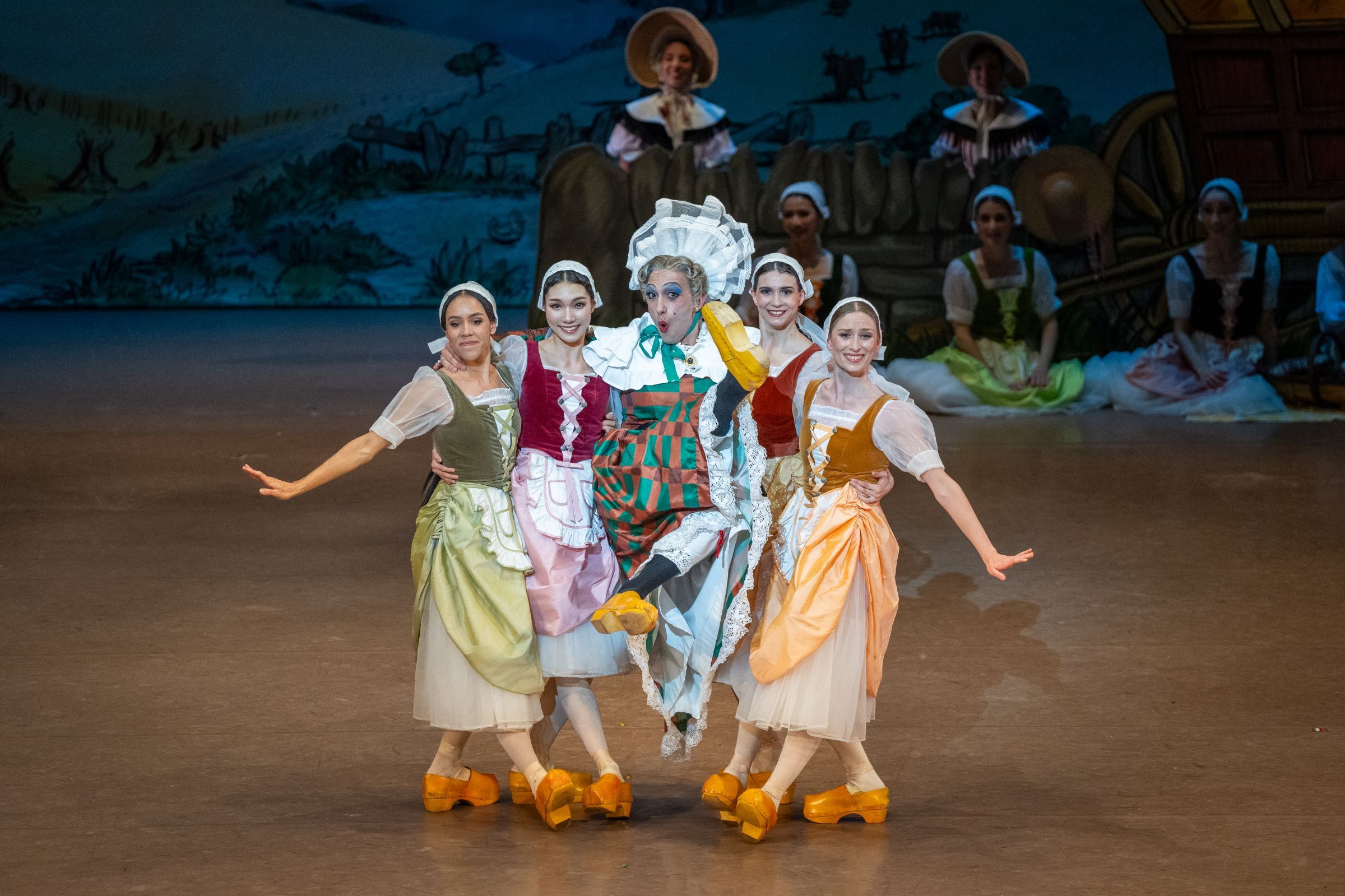 Giovanni Rotolo as Widow Simone with Czech National Ballet in <i>La Fille mal gardée</i> &copy; Khalid Al-Busaidi