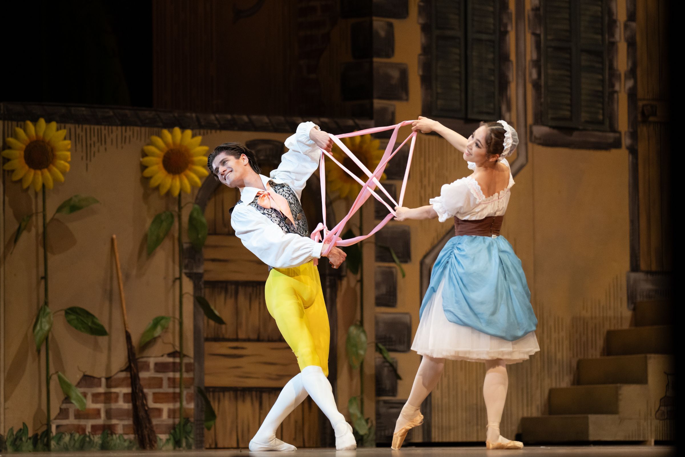 Paul Irmatov as Colas and Ayaka Fujii as Lise in Ashton's <i>La Fille mal gardée</i> &copy; Khalid Al-Busaidi