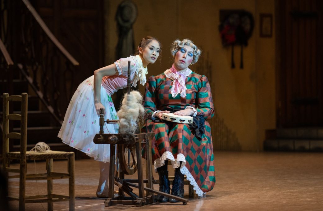Ayaka Fujii as Lise and Marek Ka&scaron;parovsk&yacute; as Widow Simone in <i>La Fille mal gard&eacute;e</i> &copy; Khalid Al-Busaidi