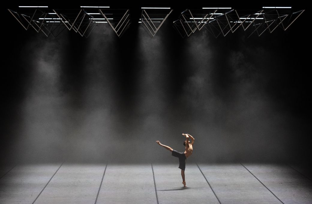 Jasiah Marshall in Wayne McGregor's <i>Autobiography (v95)</i> &copy; Ravi Deepres