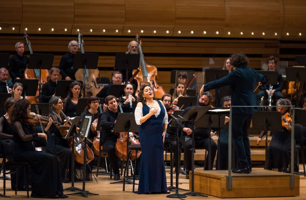 Sharon Azrieli performs with Orchestre Métropolitain de Montreal and Alexandre Bloch &copy; Danylo Bobyk