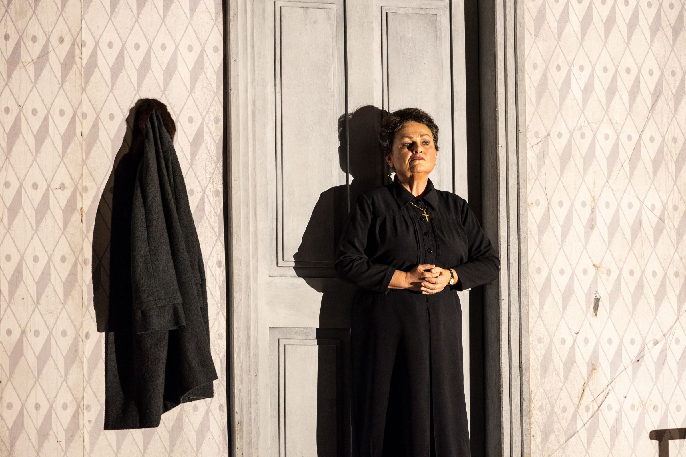 Susan Bullock (Kostelnička) © ENO | Ellie Kurtz