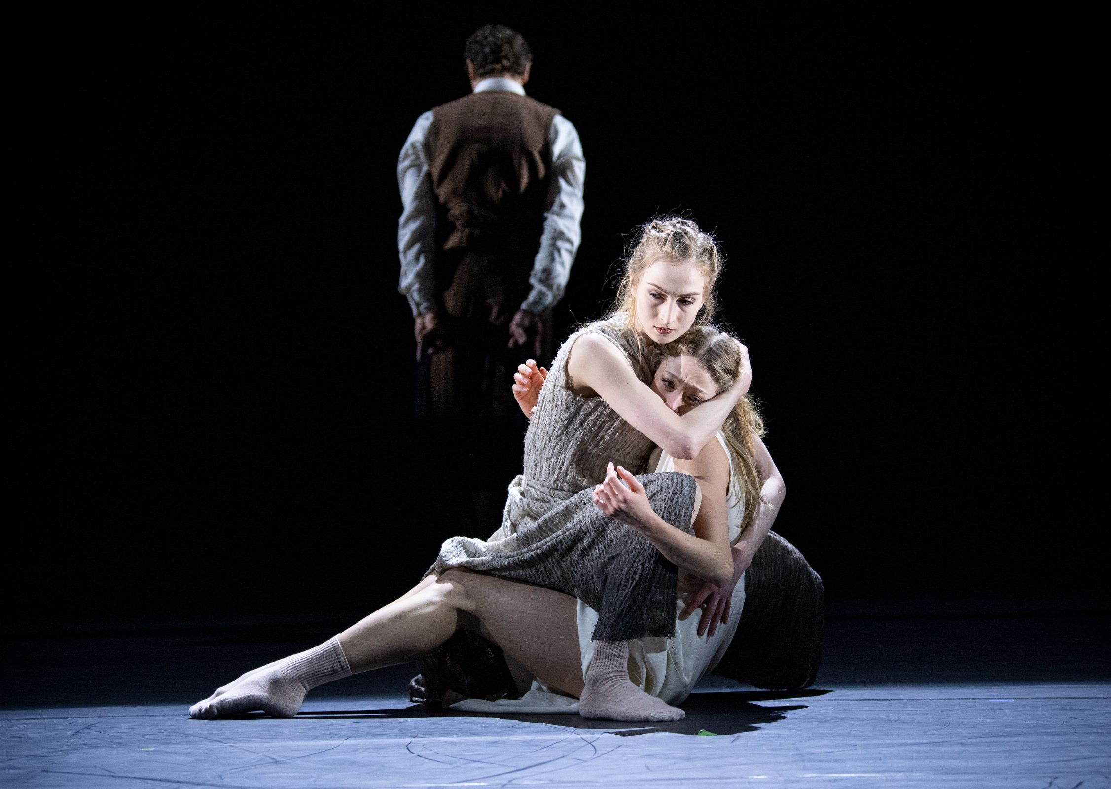 Grete Sofie Borud Nybakken as The Duck and Julie Petanova as Hedvig in <i>The Wild Duck</i> © Joerg Wiesner
