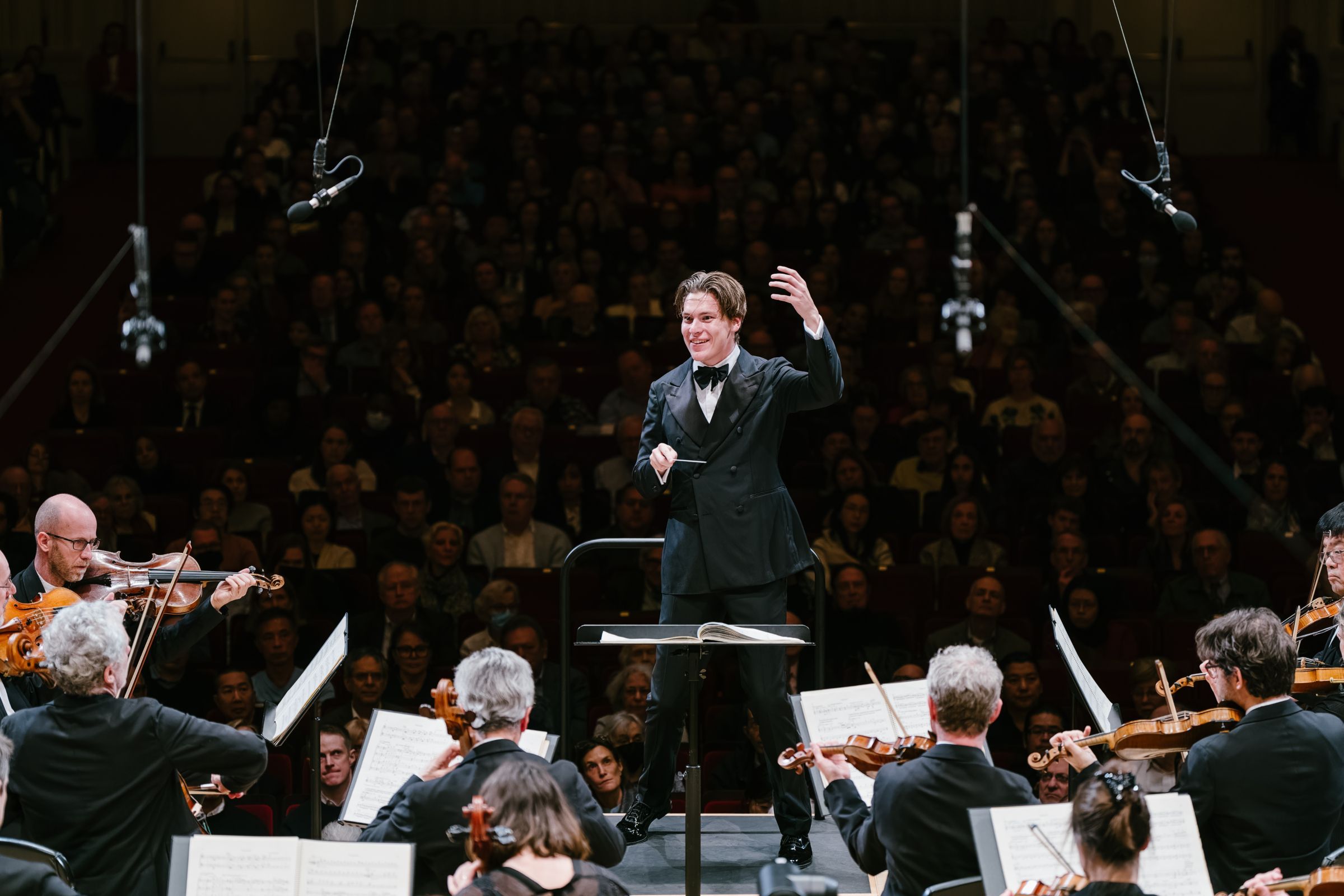 Klaus Mäkelä conducts the Orchestre de Paris in Carnegie Hall © Fadi Kheir