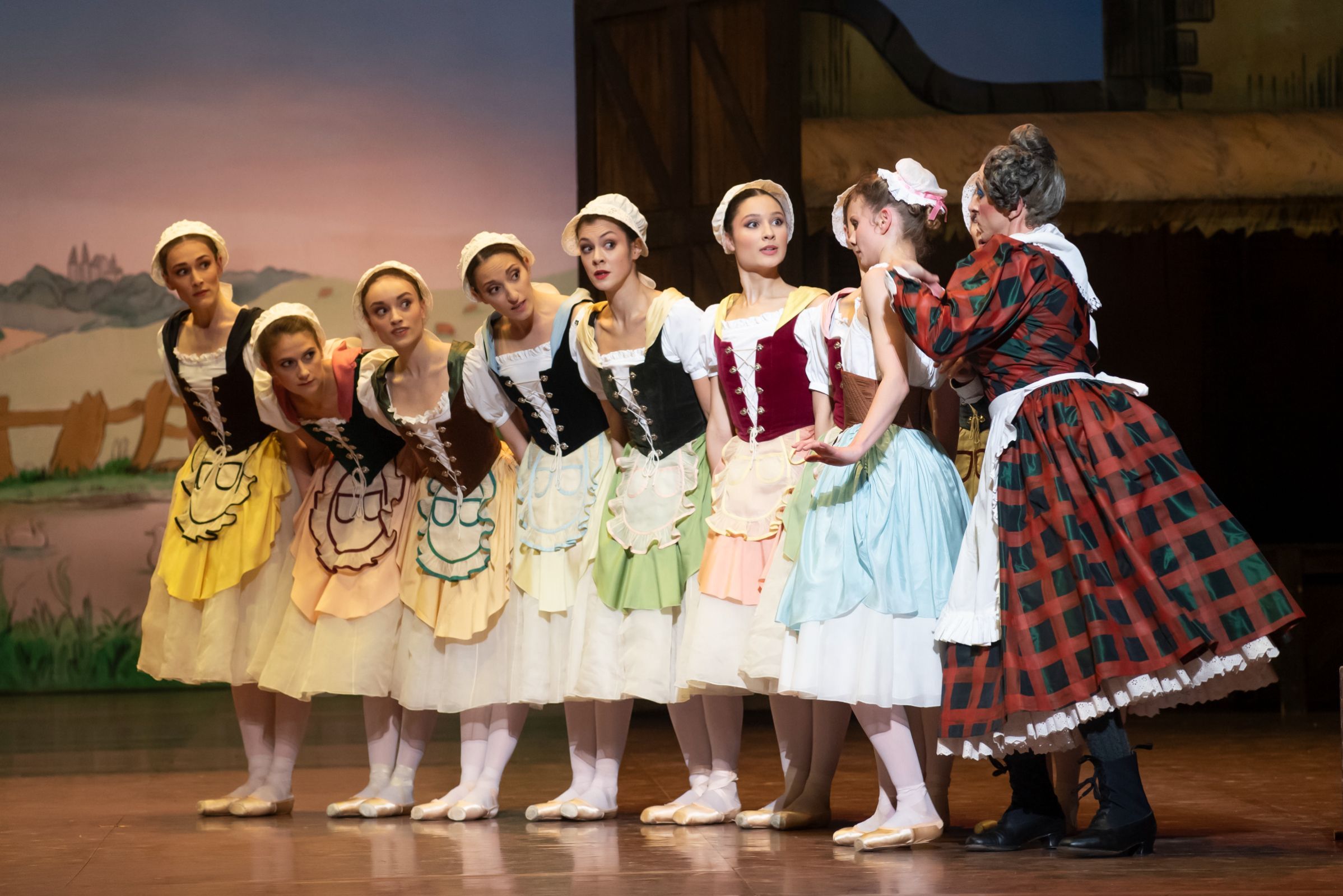 Léonore Baulac as Lise and Simon Valastro as Widow Simone in Ashton's <i>La Fille mal gardée</i> © Benoite Fanton