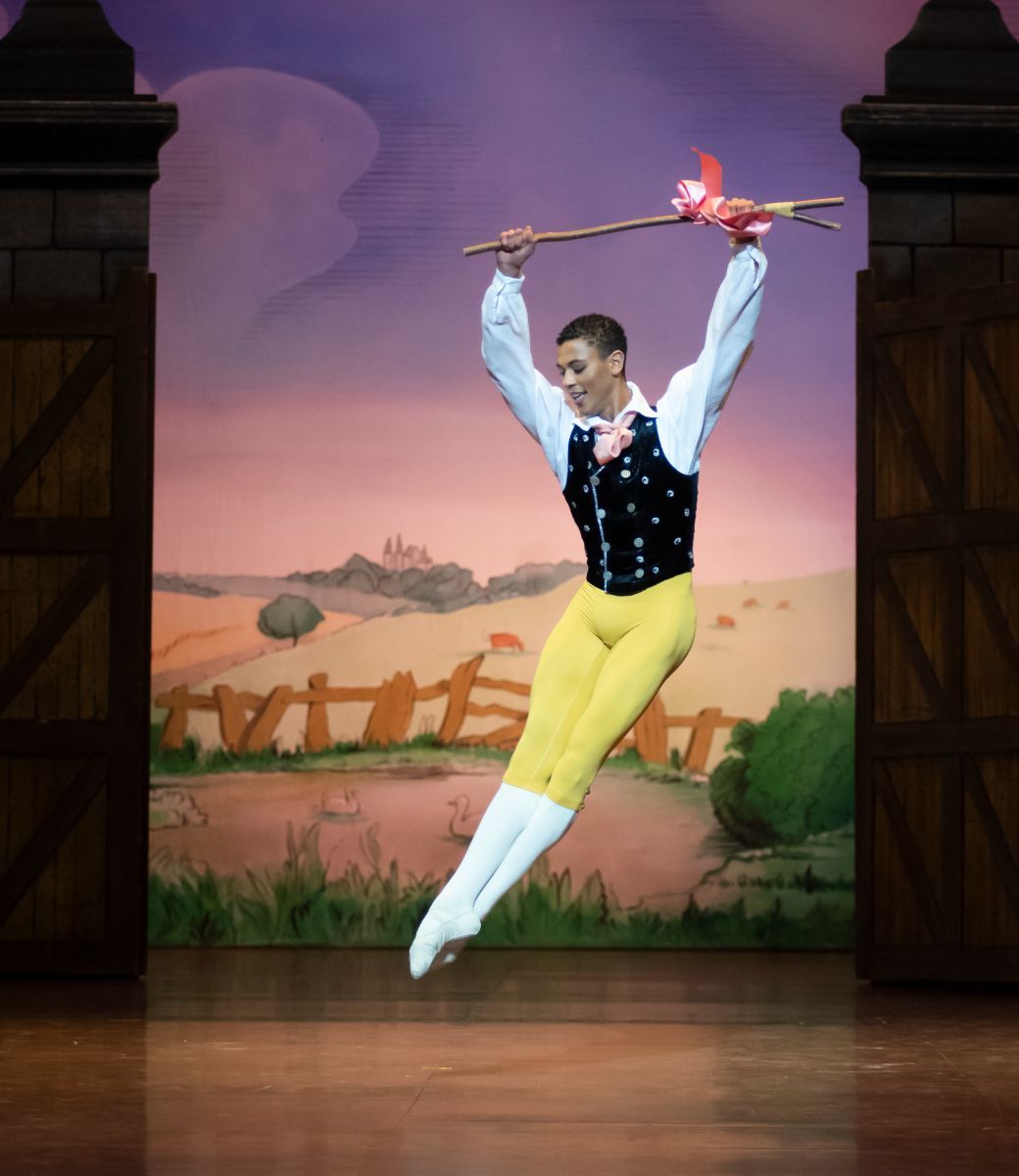 Guillaume Diop as Colas in Ashton's <i>La Fille mal gardée</i> © Benoite Fanton