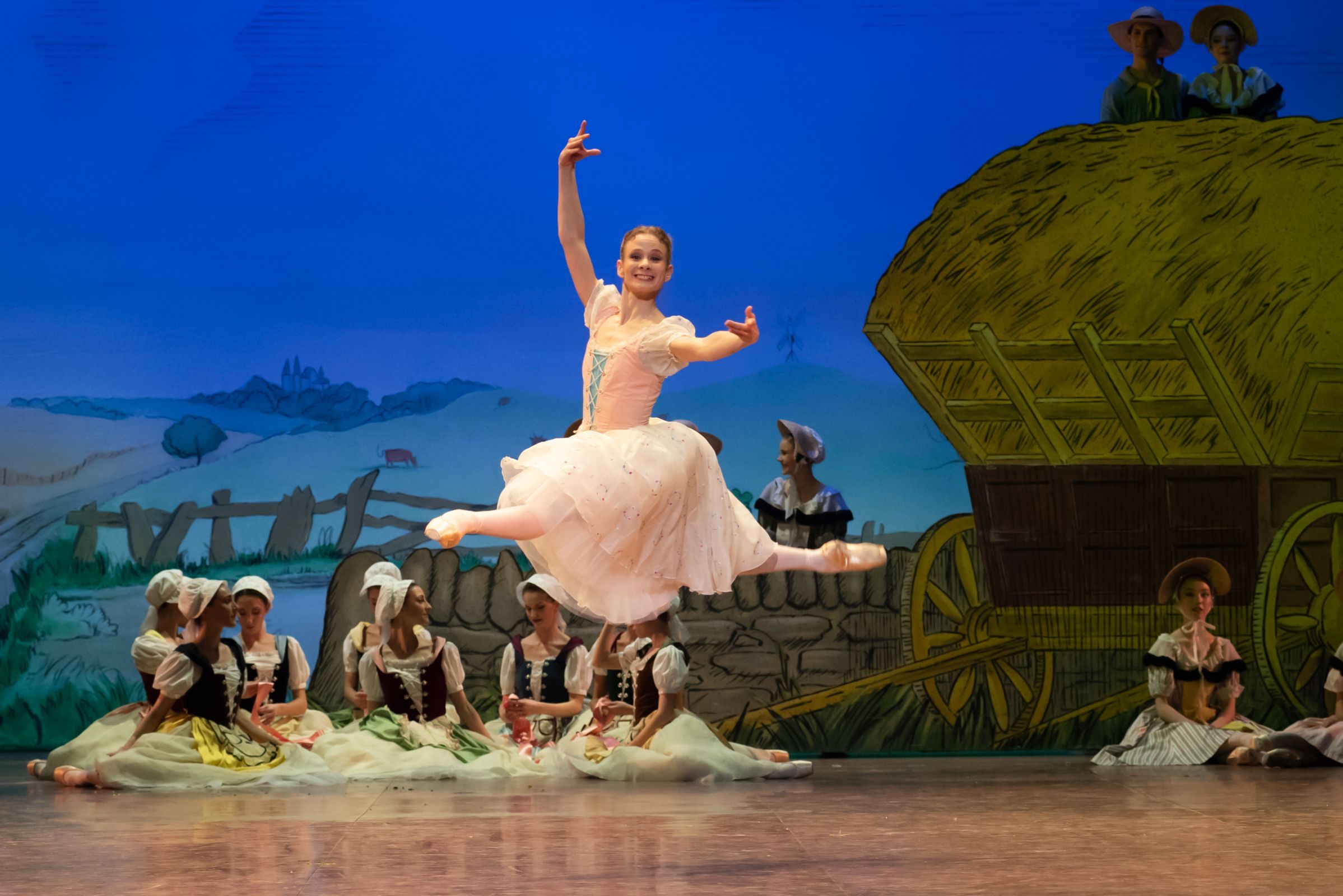 Léonore Baulac as Lise in Ashton's <i>La Fille mal gardée</i> © Benoite Fanton