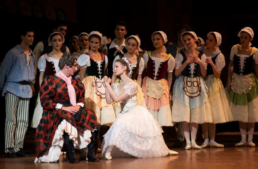 Léonore Baulac as Lise and Simon Valastro as Widow Simone with the Paris Opera Ballet © Benoite Fanton