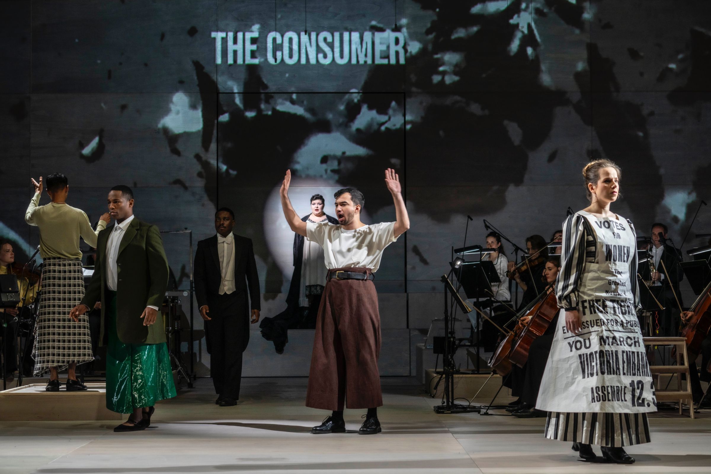 Anthony León (The Consumer) © Marco Borggreve | De Nationale Opera
