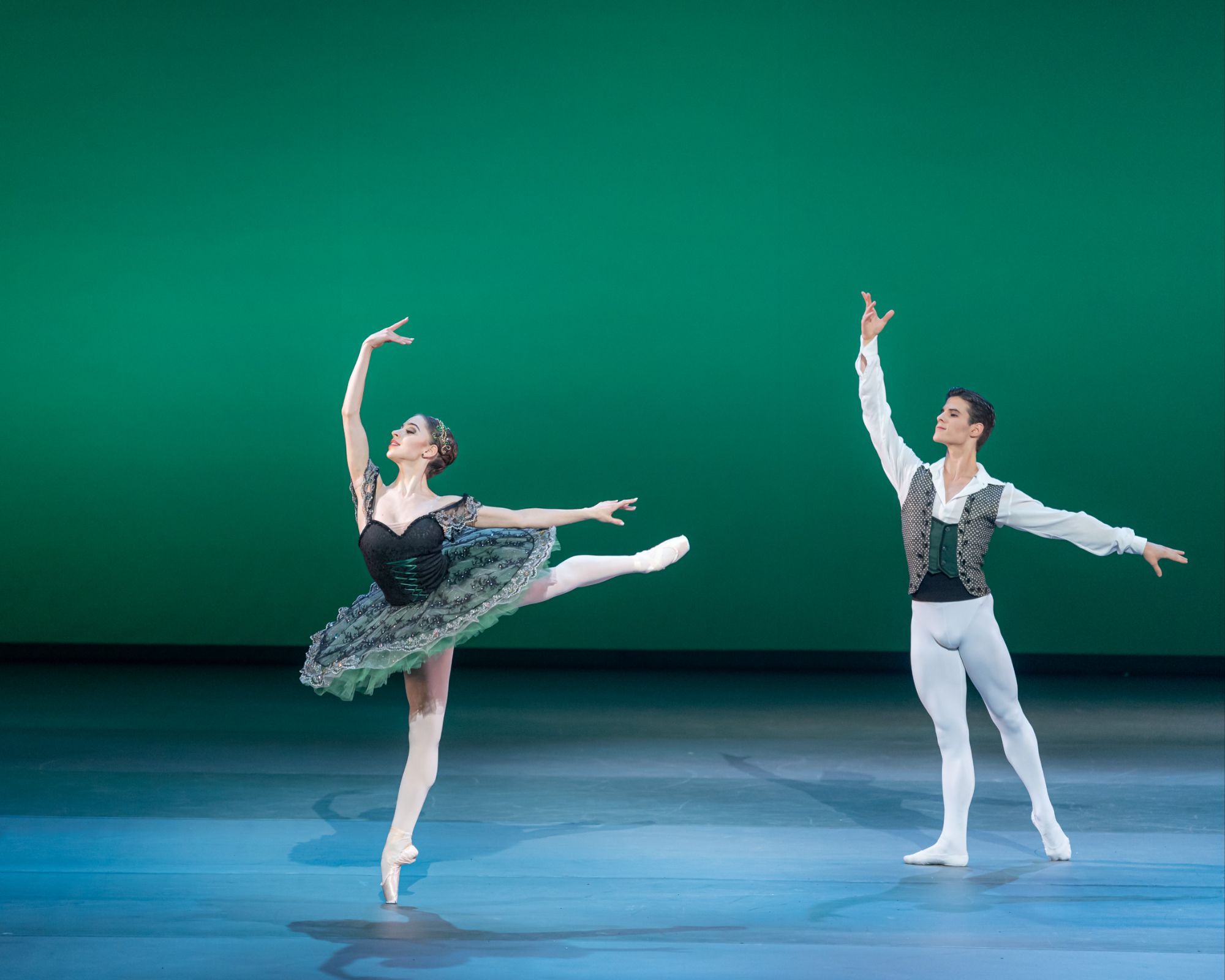Margarita Fernandes and Antonio Casalinho in <i>La Esmeralda</i> pas de deux © Jack Devant