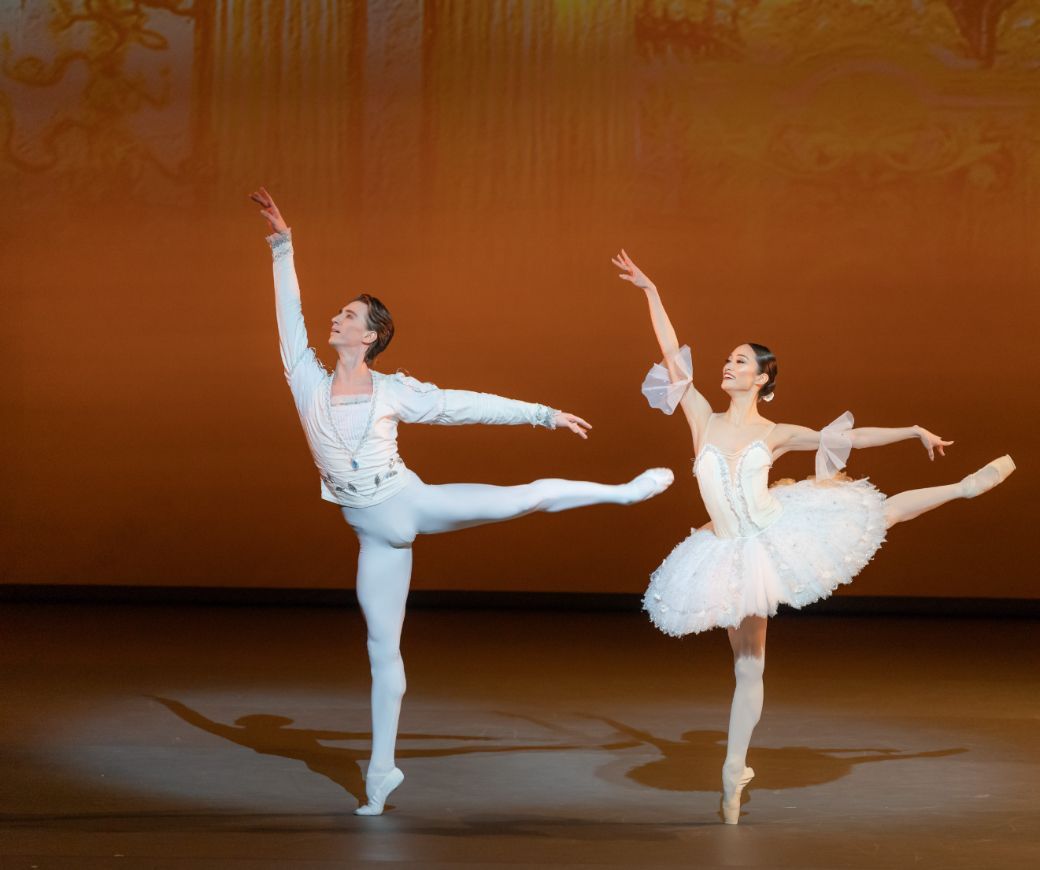 Vadim Muntagirov and Fumi Kaneko in <i>Grand Pas Classique</i> © Jack Devant