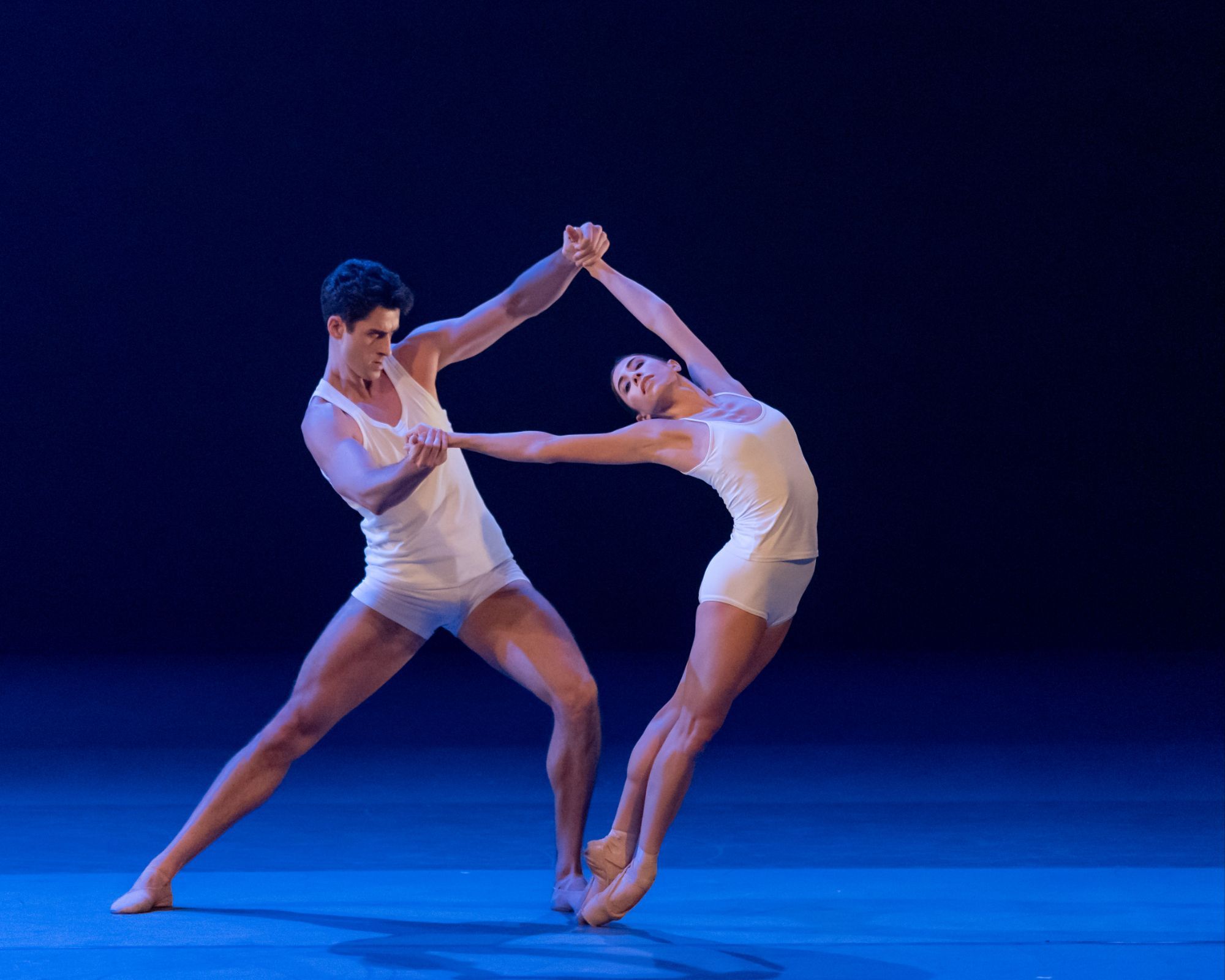 Reece Clarke and Yasmine Naghdi in Wayne McGregor's <i>Qualia</i> © Jack Devant
