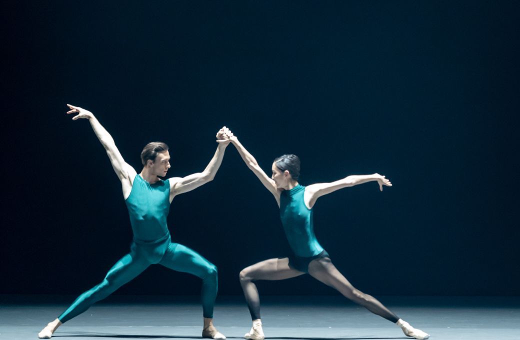 Gareth Haw and Sangeun Lee in William Forsythe's <i>In the Middle Somewhat Elevated</i> © Jack Devant