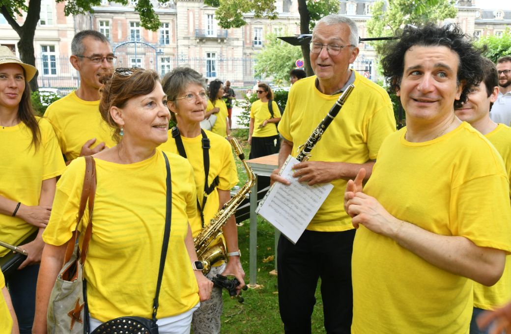 Alain Altinoglu avec des musiciens amateurs au Festival de Colmar 2023 © Festival international de Colmar
