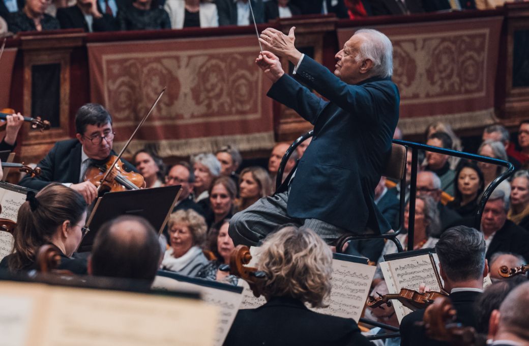Zubin Mehta conducts the Vienna Philharmonic &copy; Wiener Philharmoniker | Niklas Schnaubelt