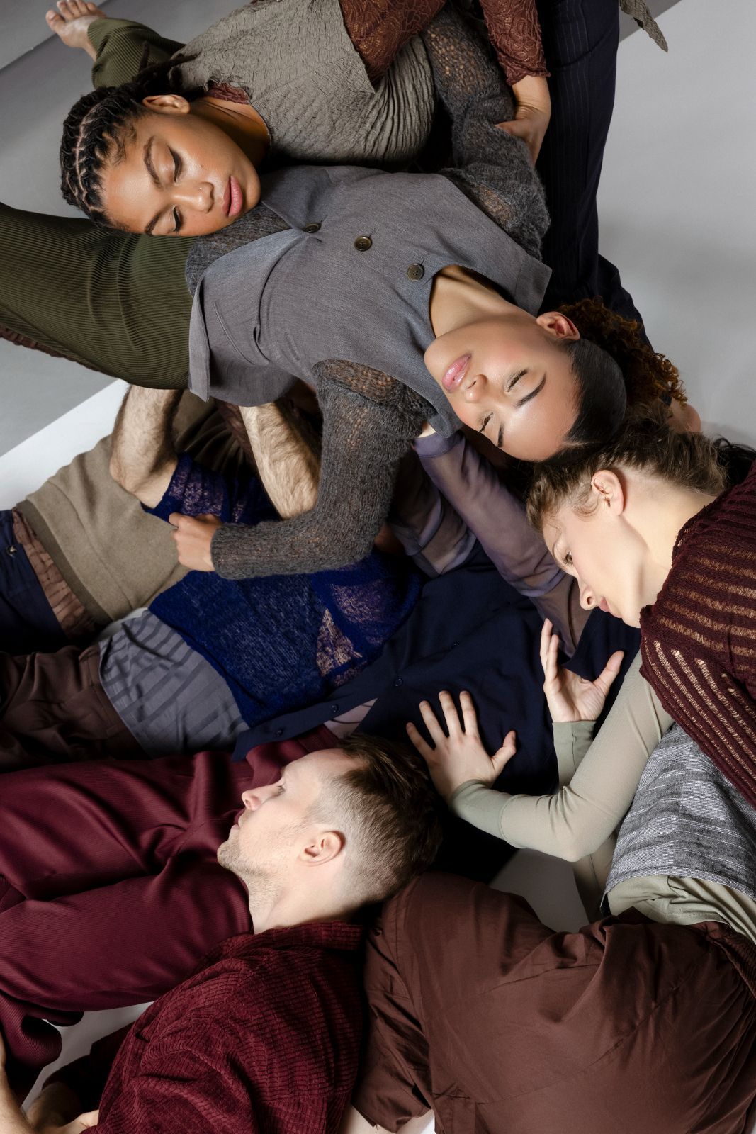 Dancers from Doug Varone and Dancers © Erin Baiano