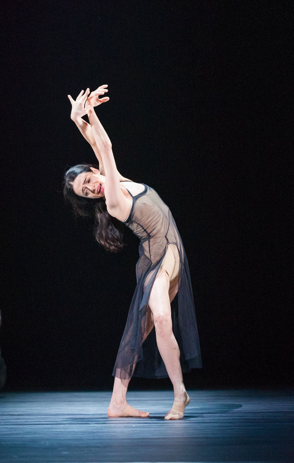 Alessandra Ferri in Act 3 of Wayne McGregor's <i>Woolf Works</i> © Tristram Kenton