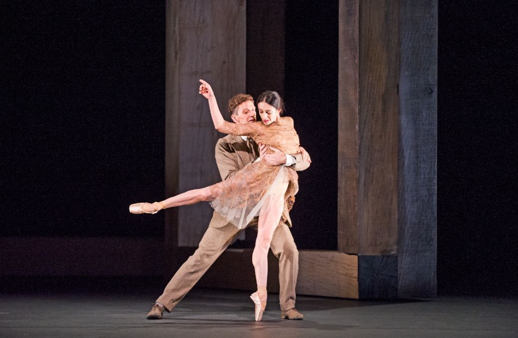 Alessandra Ferri and Gary Avis in Act 1 of Wayne McGregor's <i>Woolf Works</i> © Tristram Kenton