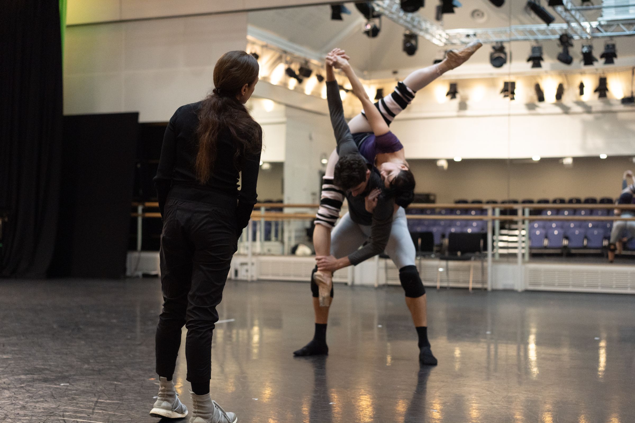 Alessandra Ferri rehearsing Natalia Osipova and Reece Clarke in MacMillan's <i>Different Drummer</i> © Royal Opera House