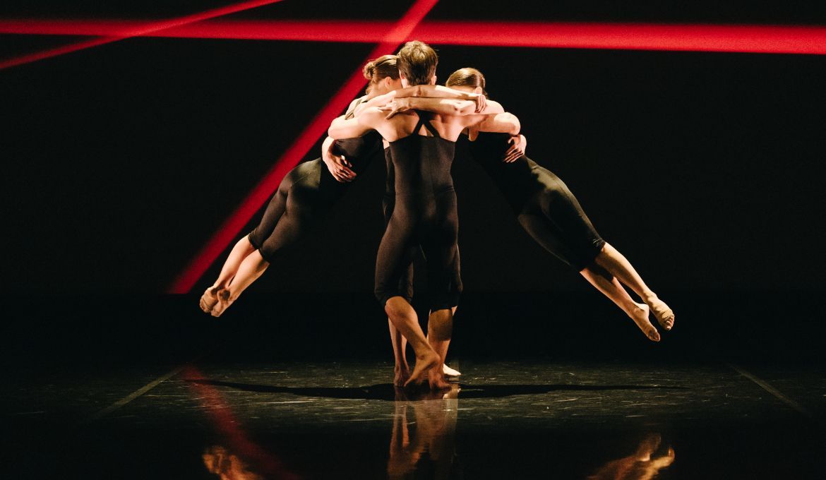 Jenny Hayes, Luke Ahmet, Pierre Tappon and Abigail Attard Montalto in Bella Lewitsky's <i>Meta 4</i> © Jimmy Parratt