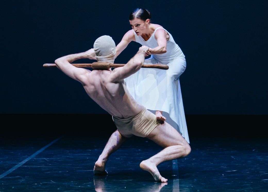 Laurel Dalley Smith and Edd Mitton in Martha Graham's <i>Errand into the Maze</i> © Jimmy Parratt