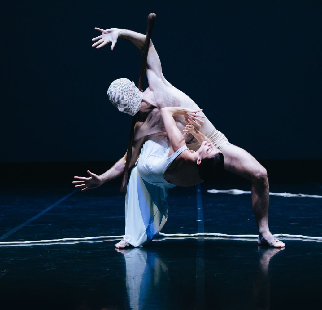 Laurel Dalley Smith and Edd Mitton in Martha Graham's <i>Errand into the Maze</i> © Jimmy Parratt