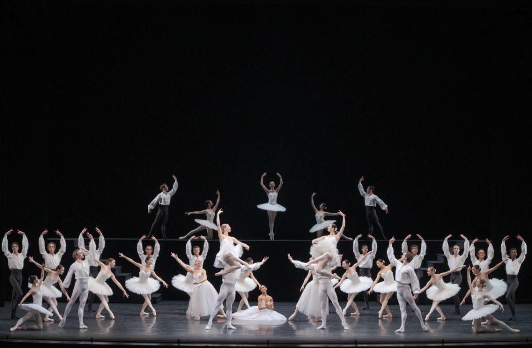 National Ballet of Canada in Serge Lifar's <i>Suite en Blanc</i> © Karolina Kuras