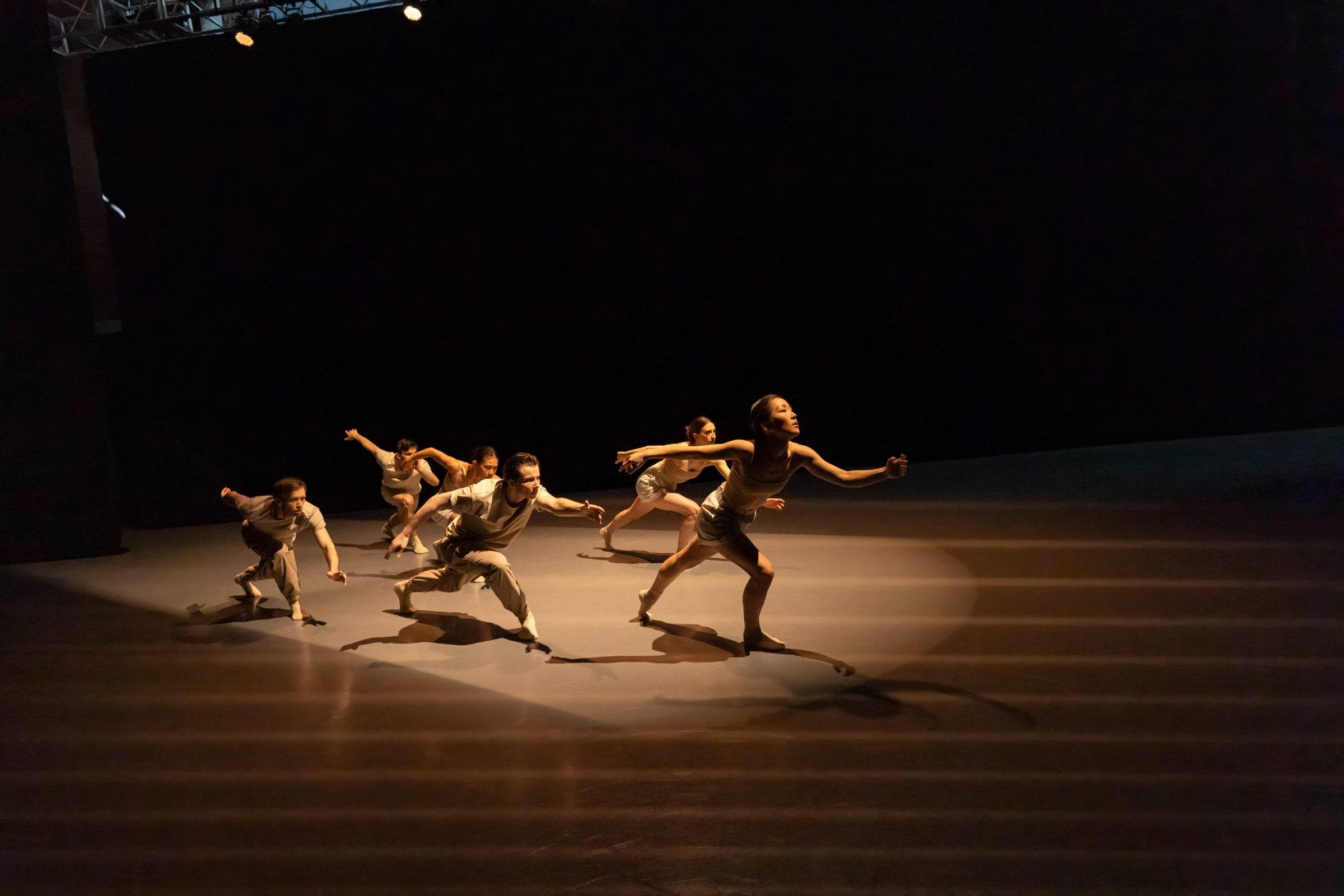 Kansas City Ballet in <i>This version of you looking at you you looking back</i> by Emily Mistretta © KCBalletMedia