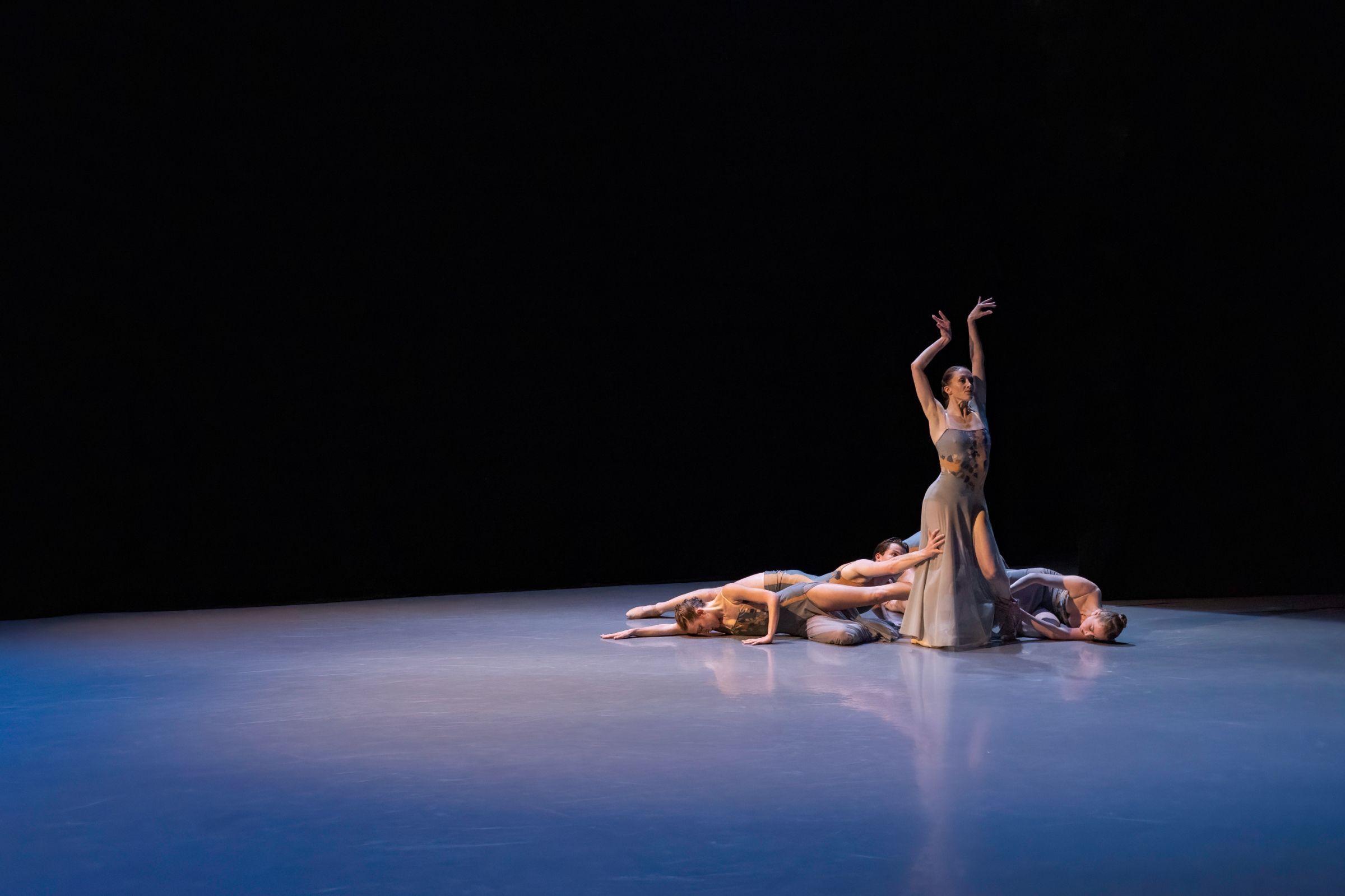 Kansas City Ballet in <i>I am, lost to all but this</i> by Morgan Sicklick © KCBalletMedia