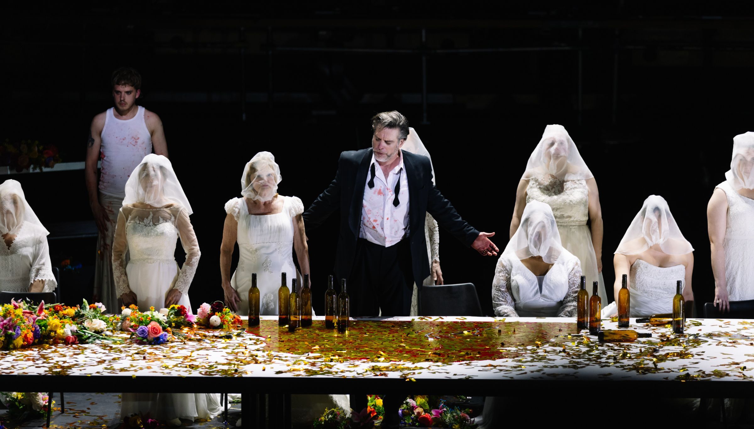 Crispin Lord (Judith), John Relyea (Bluebeard), ENO Chorus &copy; Nirah Sanghani