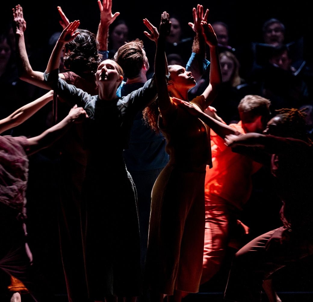 Doug Varone dancers in <i>To My Arms / Restore</i> at NYU Skirball Center © Greg Kessler