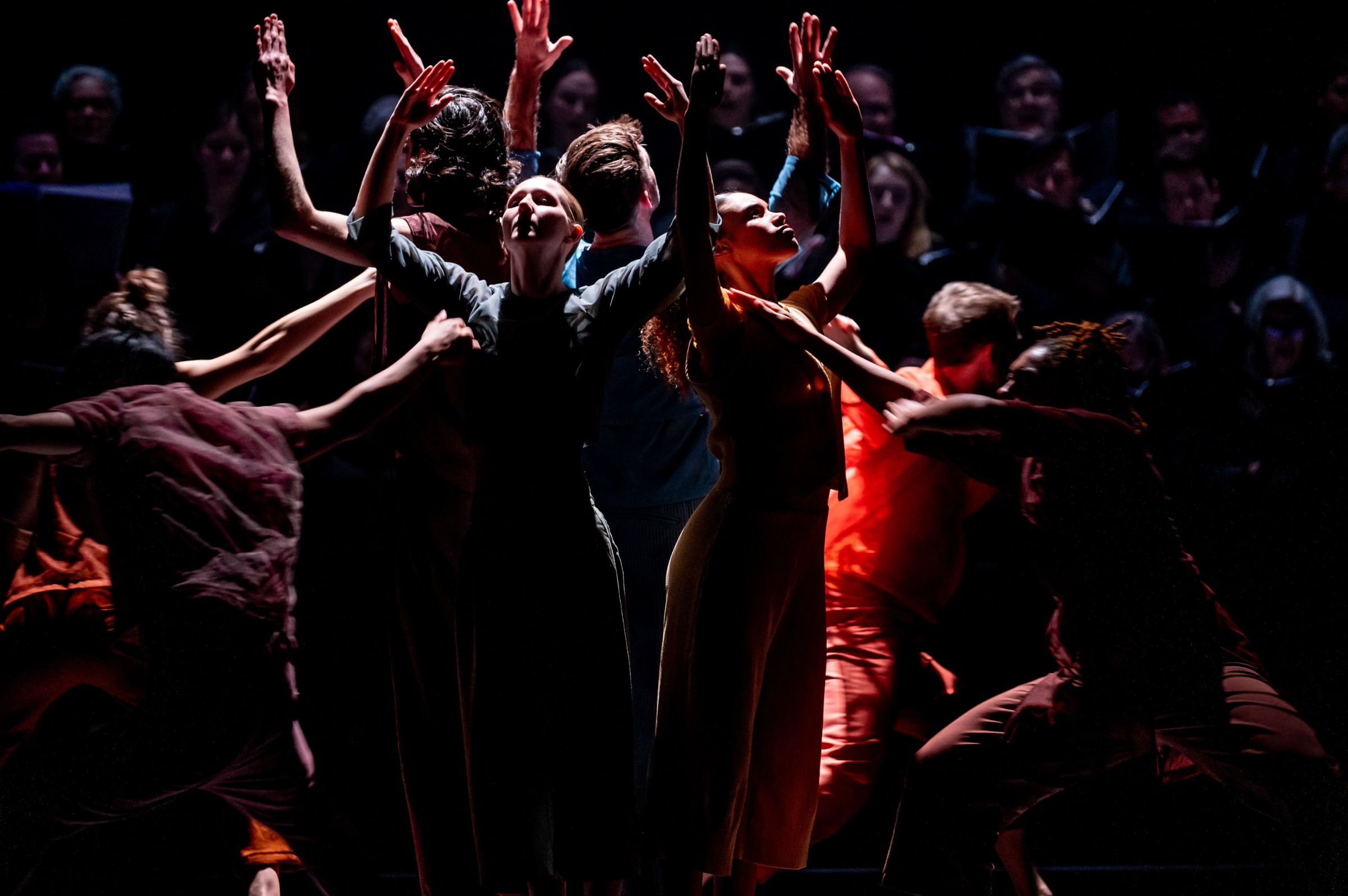 Doug Varone dancers in <i>To My Arms / Restore</i> at NYU Skirball Center © Greg Kessler