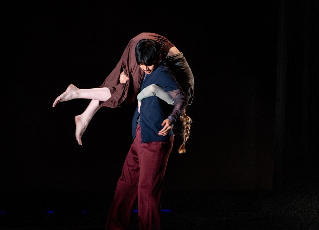 Ryan Yamauchi and Courtney Barth in <i>To My Arms / Restore</i> at NYU Skirball Center © Greg Kessler